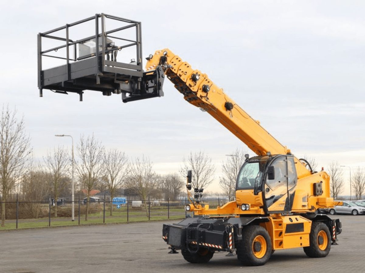 Telehandler With Man Basket Uforklift